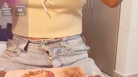 scarlet_vixen_ online show from 02/05/26, 12:10