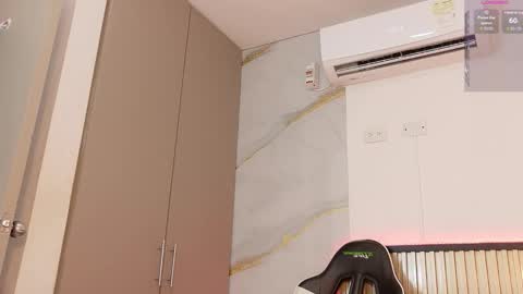 scarlet_vixen_ online show from 02/18/26, 12:01