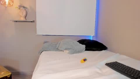 scarlet_vixen_ online show from 06/03/26, 03:53