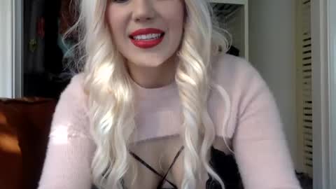 Snapshot of scarlet_whisper chatting on 12/08/24, 11:19 scarlet whisper online show from 12/08/24, 11:19