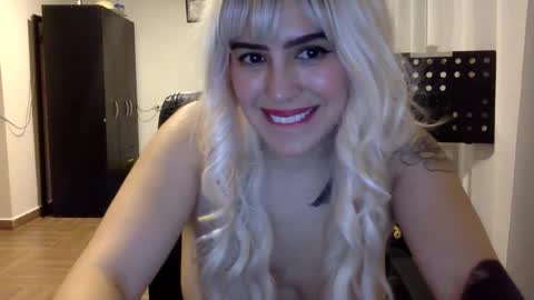 Snapshot of scarlet_whisper chatting on 01/11/25, 04:27 scarlet whisper online show from 01/11/25, 04:27