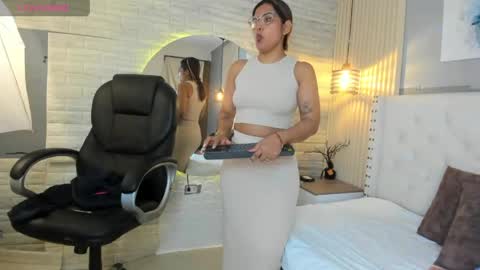 Scarlet online show from 04/21/26, 11:07