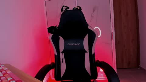 Scarlet online show from 04/22/26, 05:43