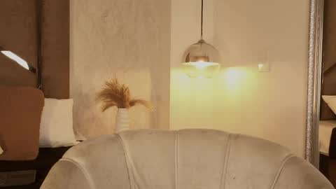 Snapshot of scarleth_lux_ chatting on 04/29/26, 05:44 Scarleth online show from 04/29/26, 05:44