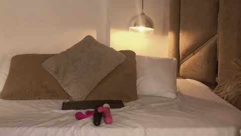 Snapshot of scarleth_lux_ chatting on 05/19/26, 01:44 Scarleth online show from 05/19/26, 01:44
