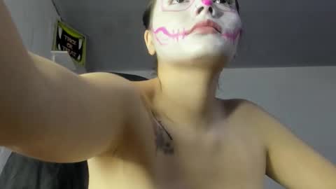 Snapshot of scarleth_owens1 chatting on 10/24/25, 02:30    online show from 10/24/25, 02:30