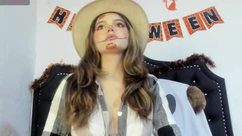 Snapshot of scarleth_owens1 chatting on 10/26/25, 09:04    online show from 10/26/25, 09:04