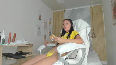 Snapshot of scarletmils chatting on 06/20/26, 01:03 scarlet online show from 06/20/26, 01:03