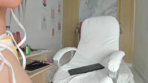 Snapshot of scarletmils chatting on 06/22/26, 01:08 scarlet online show from 06/22/26, 01:08