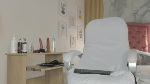 Snapshot of scarletmils chatting on 06/27/26, 12:55 scarlet online show from 06/27/26, 12:55