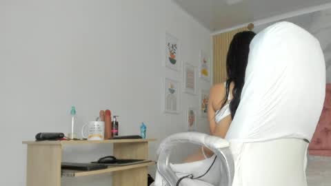 Snapshot of scarletmils chatting on 07/23/26, 02:15 scarlet online show from 07/23/26, 02:15