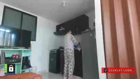 Snapshot of scarlett77_ chatting on 09/10/25, 03:34 Scarletland welcome online show from 09/10/25, 03:34