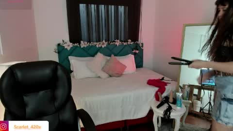 Snapshot of scarlett__cooper__ chatting on 05/20/26, 10:54 Scarlett online show from 05/20/26, 10:54