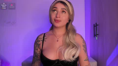 SCARLETT COLLINS online show from 10/18/25, 05:54