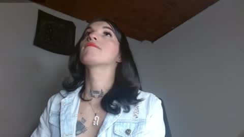Snapshot of scarlett_crastrawberry chatting on 05/13/26, 02:42 scarlet online show from 05/13/26, 02:42