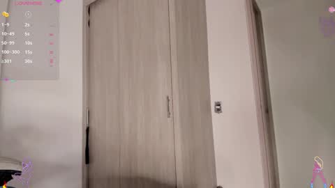 Snapshot of scarlett_diamond chatting on 12/24/24, 01:38 Scarlett Thumb up please help me 100 its important online show from 12/24/24, 01:38