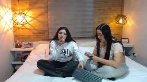 Scarlett and Jazmin online show from 11/24/25, 10:15