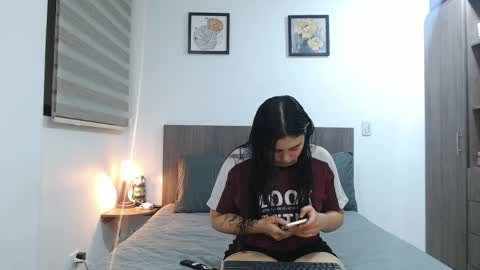 Scarlett and Jazmin online show from 04/03/26, 10:35