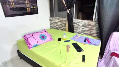 Scarlett Evans online show from 12/18/24, 03:37