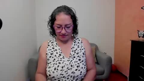 Snapshot of scarlett_sax chatting on 06/19/26, 11:52 Scarlett sax online show from 06/19/26, 11:52