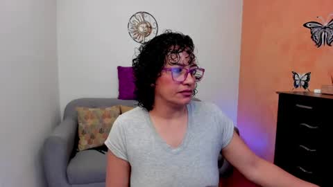 Snapshot of scarlett_sax chatting on 08/01/26, 08:08 Scarlett sax online show from 08/01/26, 08:08