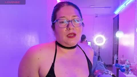 Snapshot of scarlett_widow chatting on 05/27/26, 03:36 scarlett_widow online show from 05/27/26, 03:36