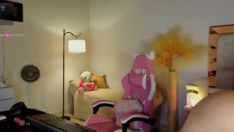 Snapshot of scarlette_tsunade chatting on 11/01/25, 01:18 scarlette_tsunade online show from 11/01/25, 01:18