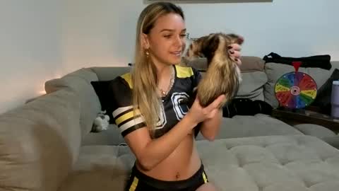 Scarlett online show from 10/26/25, 09:21