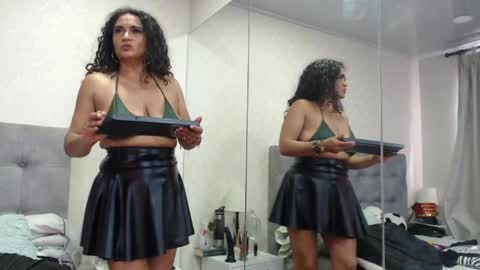 Snapshot of scarlettgreen_ chatting on 04/23/26, 12:29 Scartt online show from 04/23/26, 12:29