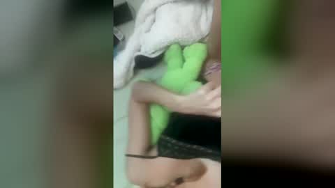 Snapshot of scarletthour chatting on 03/20/26, 06:24 scarletthour online show from 03/20/26, 06:24