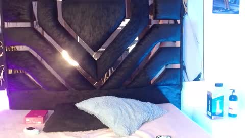 Scarlett online show from 11/26/25, 02:23