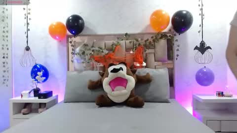 Scarlet online show from 10/25/25, 11:29