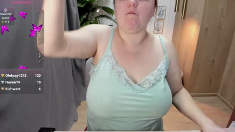 Snapshot of scarlettsoft chatting on 12/10/24, 08:40 Scarlett online show from 12/10/24, 08:40