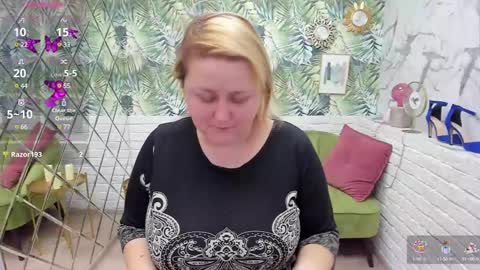 Snapshot of scarlettsoft chatting on 03/01/25, 12:12 Scarlett online show from 03/01/25, 12:12