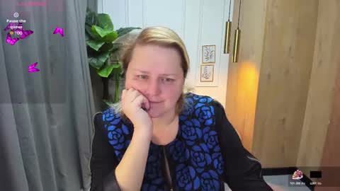 Snapshot of scarlettsoft chatting on 10/21/25, 05:19 Scarlett online show from 10/21/25, 05:19