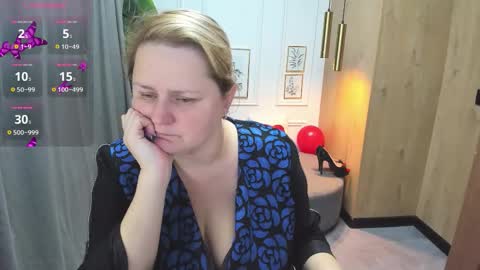 Snapshot of scarlettsoft chatting on 10/31/25, 06:03 Scarlett online show from 10/31/25, 06:03