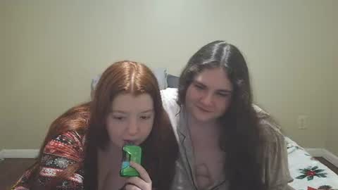Snapshot of scarletttsinner chatting on 06/11/26, 12:32 scarletttsinner online show from 06/11/26, 12:32