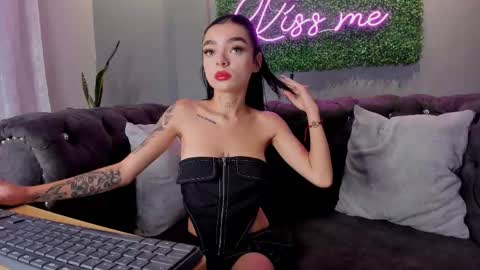 Snapshot of scarlettvelvett chatting on 10/10/25, 03:22 Scarlet online show from 10/10/25, 03:22