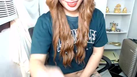 Queen Scarlet online show from 01/04/25, 10:49