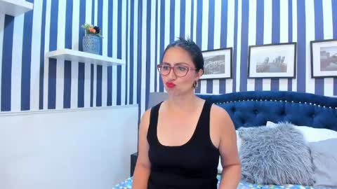 Snapshot of scarrlet_fox chatting on 04/13/26, 08:14 Scarlet online show from 04/13/26, 08:14