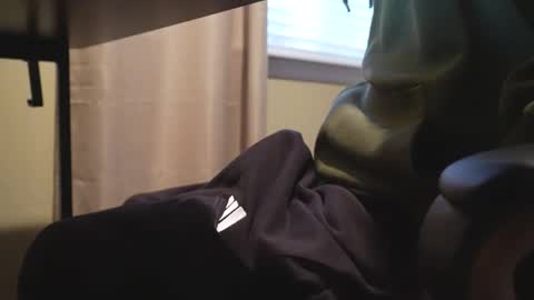 Snapshot of scb894682 chatting on 05/22/26, 10:04 Skinny College Boy online show from 05/22/26, 10:04