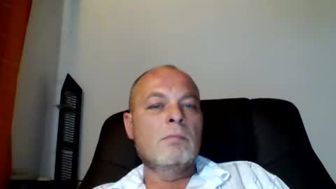 Snapshot of schnibschnab chatting on 10/11/25, 01:38 schnibschnab online show from 10/11/25, 01:38