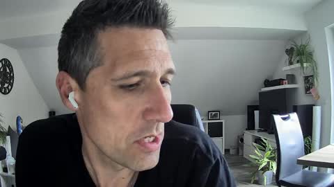 Snapshot of schnuckigeil chatting on 05/20/26, 10:43 Dildomen online show from 05/20/26, 10:43
