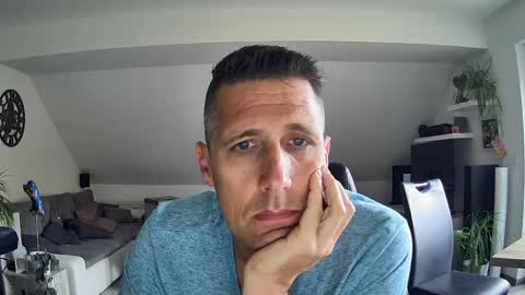 Snapshot of schnuckigeil chatting on 06/03/26, 05:32 Dildomen online show from 06/03/26, 05:32