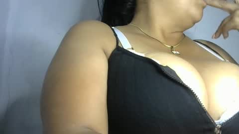 mai latina online show from 01/31/25, 01:54