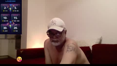 Snapshot of schooner73 chatting on 10/24/25, 11:39 Schooner73 online show from 10/24/25, 11:39