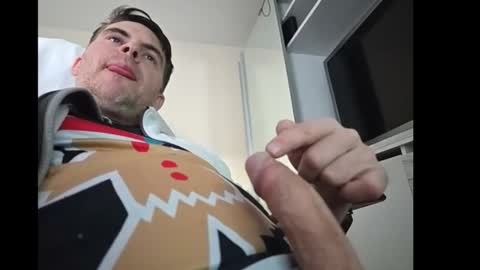 Snapshot of schosch01 chatting on 12/13/24, 01:44 schosch01 online show from 12/13/24, 01:44