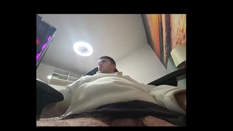 Snapshot of schosch01 chatting on 10/28/25, 09:17 schosch01 online show from 10/28/25, 09:17