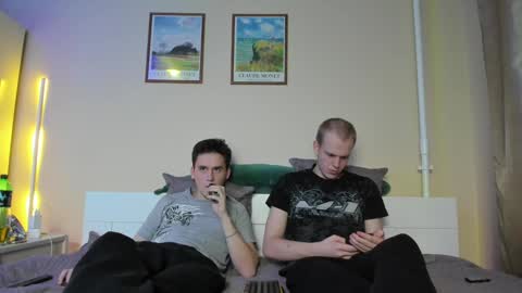 Snapshot of scooby_r chatting on 12/02/24, 10:56 Thomas brunette and Alex blond online show from 12/02/24, 10:56
