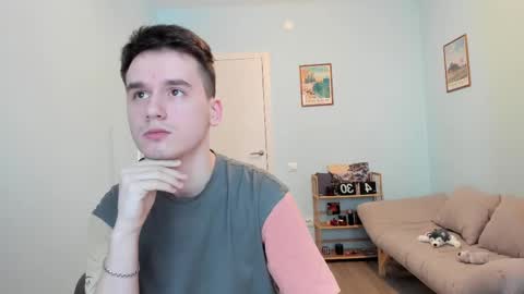 Snapshot of scooby_r chatting on 02/18/25, 08:16 Thomas brunette and Alex blond online show from 02/18/25, 08:16